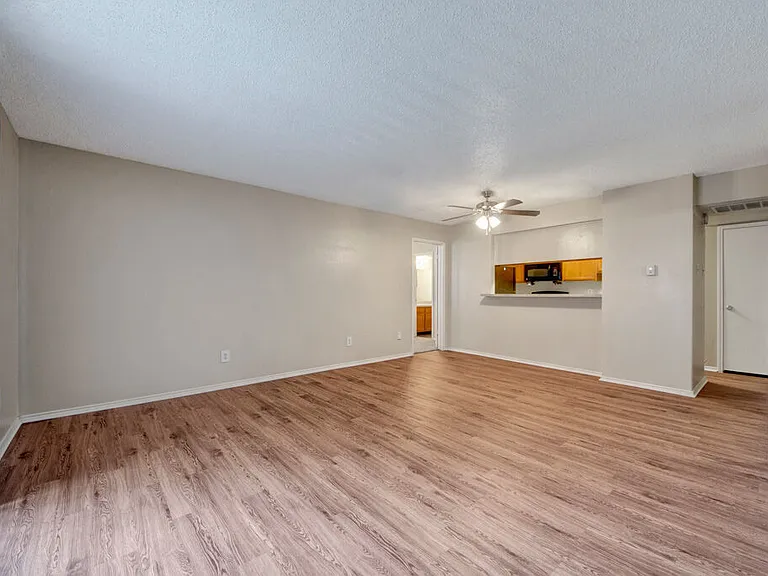 South Meadows Apartments — Photo 12