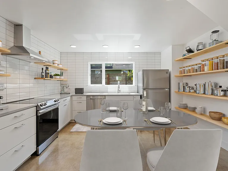1018 NE Dean St #B — Photo 5