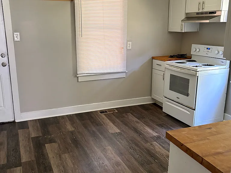 412 Fewell St — Photo 1