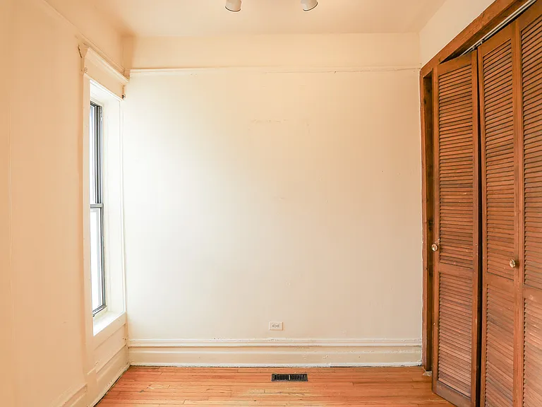 836 W Cornelia Ave #1 — Photo 13