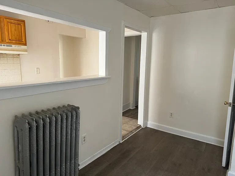 389 Ellison St #1R — Photo 3