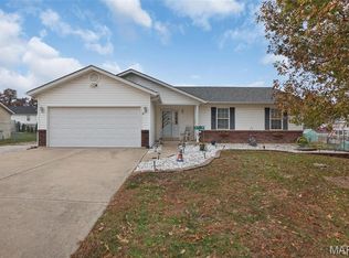 1019 Huntington Dr, Troy, MO 63379