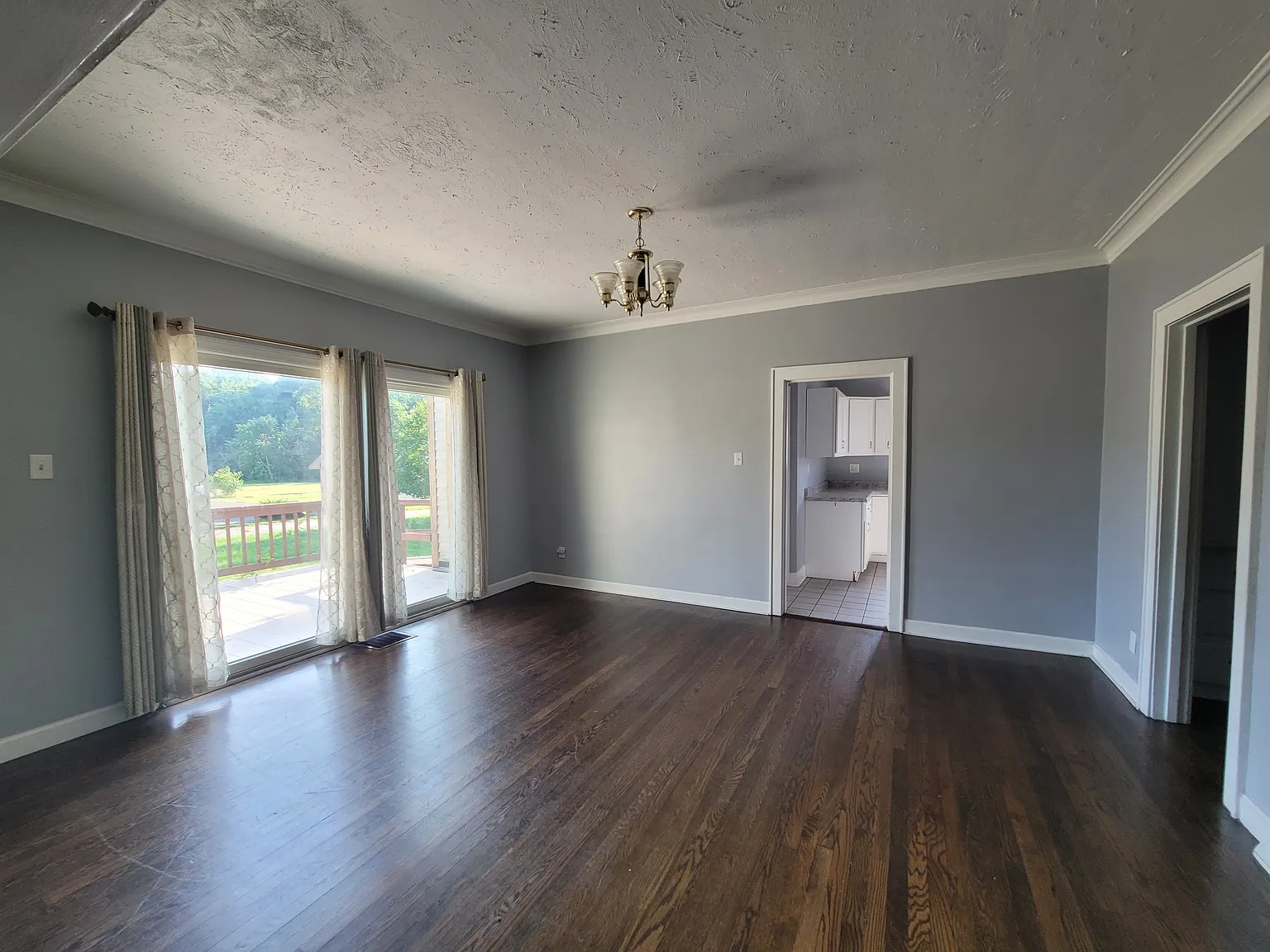 4 bed, 1855 sqft, $2,500 — Photo 4