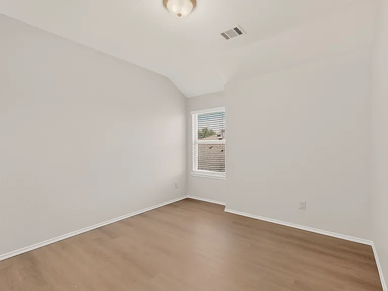 781 Lancashire Ln — Photo 13