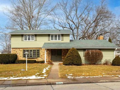 1928 Parkway Dr, Bettendorf, IA, 52722
