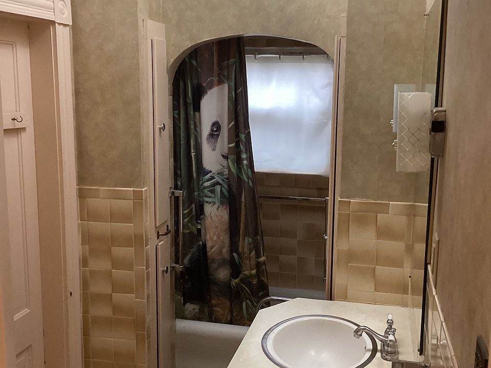 Bath w/ shower