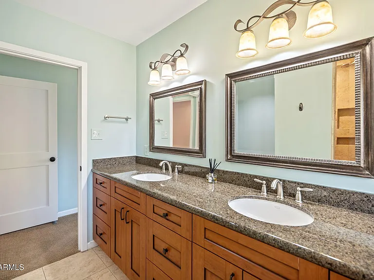 2054 E Rancho Dr — Photo 34