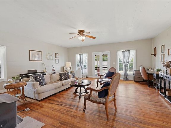 11th image of 985 Traphill Rd