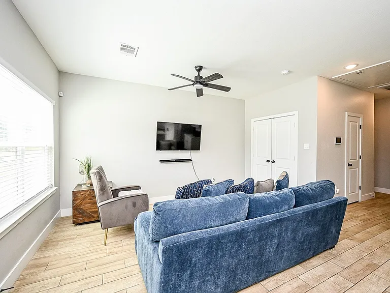 5007 Briscoe St #B — Photo 8