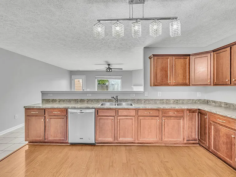3418 Blaze Dr — Photo 32
