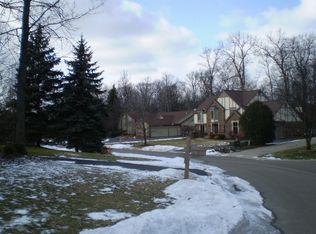 6132 Pickwood Dr, West Bloomfield, MI