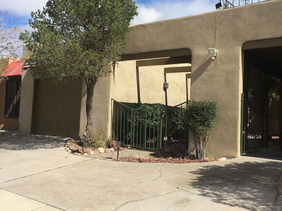 Garage and entrance to courtyard