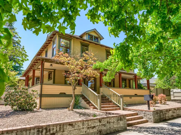 586 B St, Ashland, OR 97520