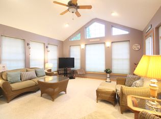 724 E Terrace Dr, Center Point, IA 52213