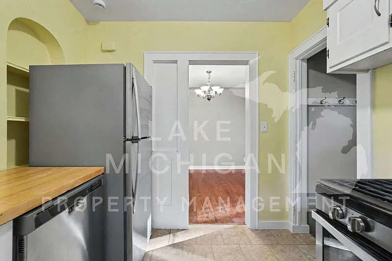 2 bed, 1.0 bath, 1122 sqft, $1,895 — Photo 4