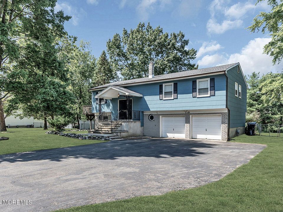 1st image of 779 Lexington Drive