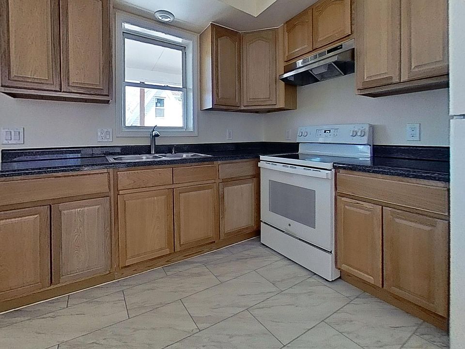 1st image of 115 Cortlandt St #1N