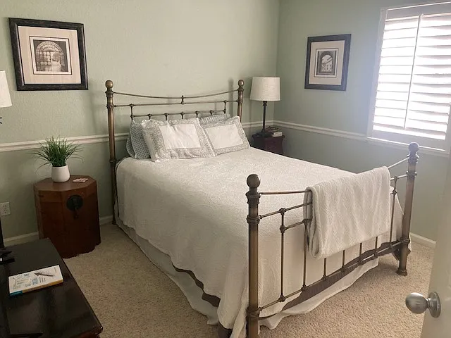 Second bedroom with Queen Bed.