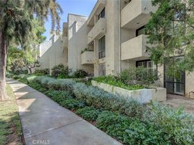 8400 De Longpre Ave, West Hollywood, CA