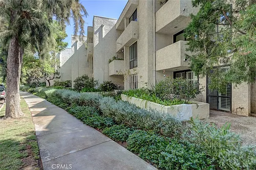 8400 De Longpre Ave #205 Photo 1