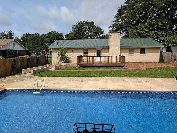 Back of house from pool house