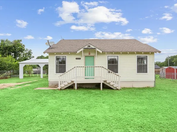608 9th St, Hico, TX 76457