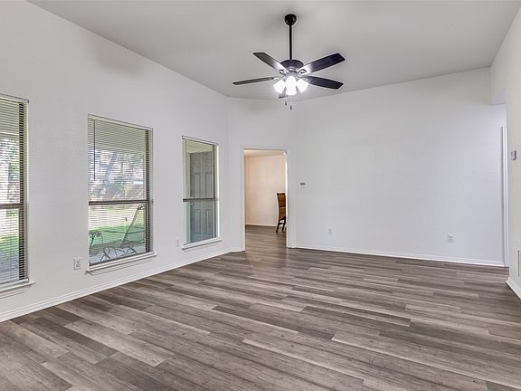3rd image of 741 Oak Park Dr