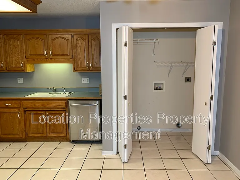 318 Creekside Ct #1 — Photo 6