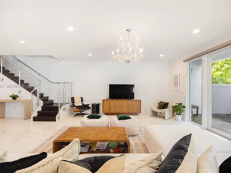2938 Catalina St — Photo 5