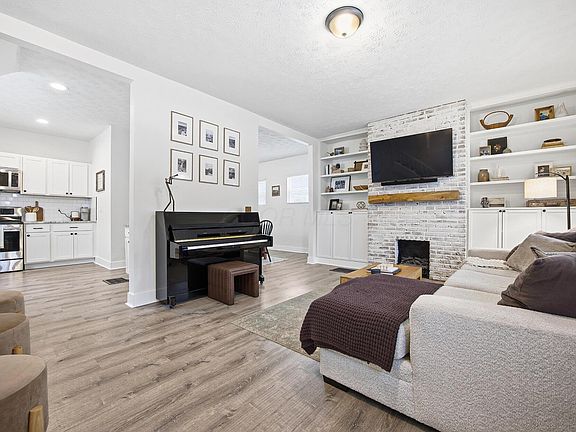 4th image of 604 Berkeley Rd