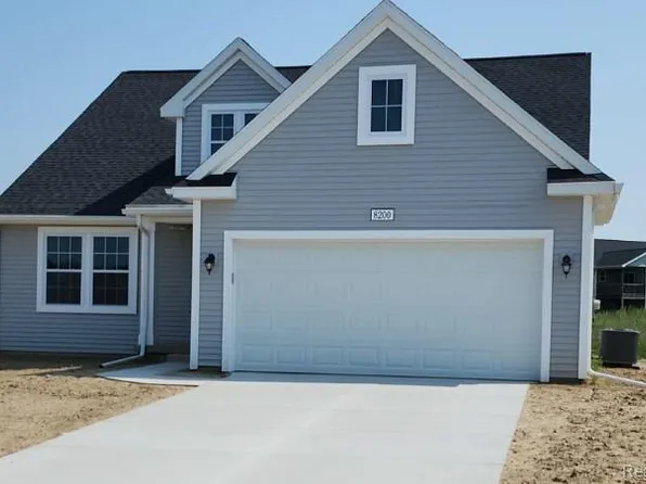 Moonlight Creek Ln, Fowlerville, MI 48836