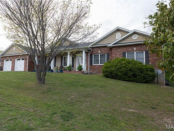 4th image of 100 Charleston Way