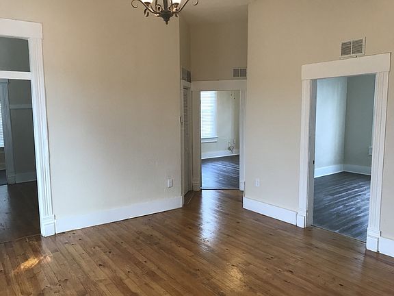 5th image of 2109 W Cypress St