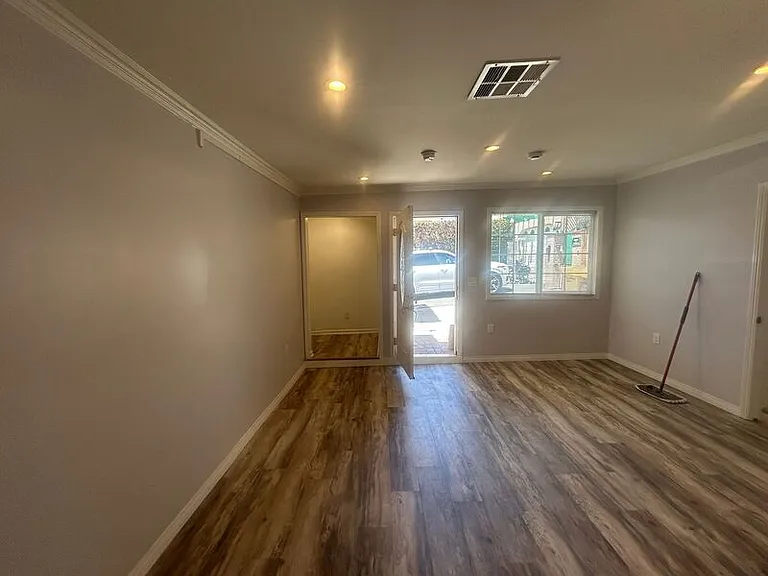 2823 Hyperion Ave #B — Photo 15