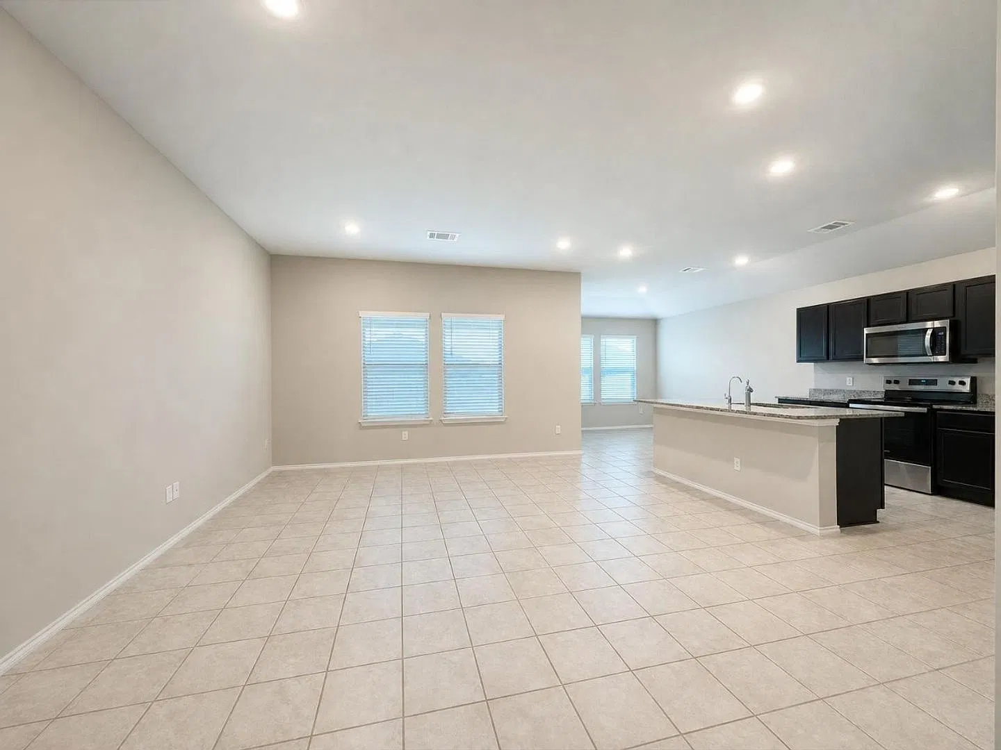 Beautiful 4 Bedroom/2 Bathroom Home Built in 2024 in Killeen! — Photo 3