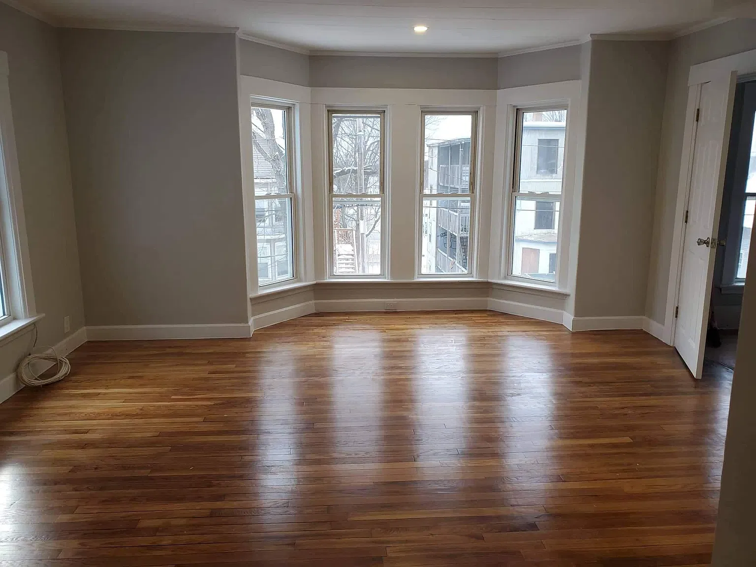 3 bed, 1150 sqft, $1,800 — Photo 2