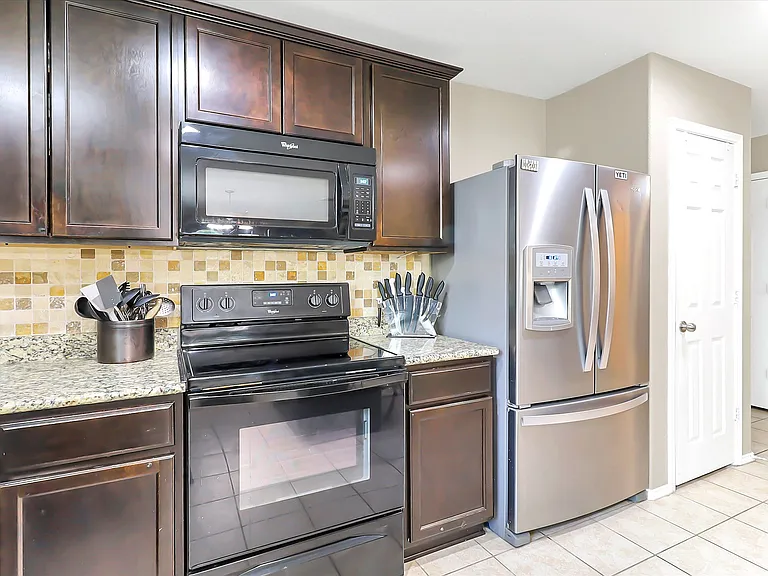 1713 Megan Creek Dr — Photo 35