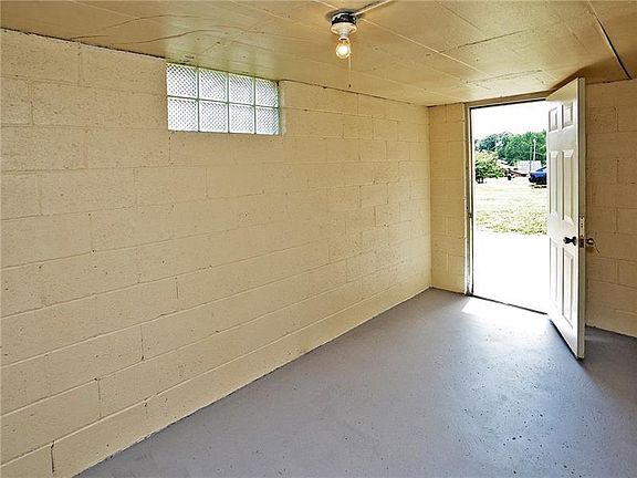 3rd image of 215 Kuehn Dr