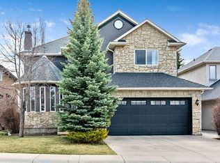 12 NW Discovery Ridge Ct SW, Calgary, AB T3H4P8