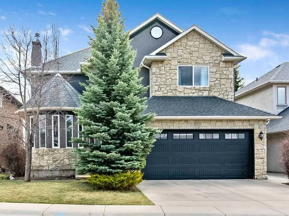 12 NW Discovery Ridge Ct SW, Calgary, AB T3H 4P8