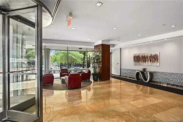 Sold by R New York | media 10