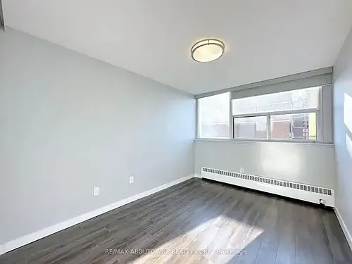 2575 Danforth Ave Photo 1