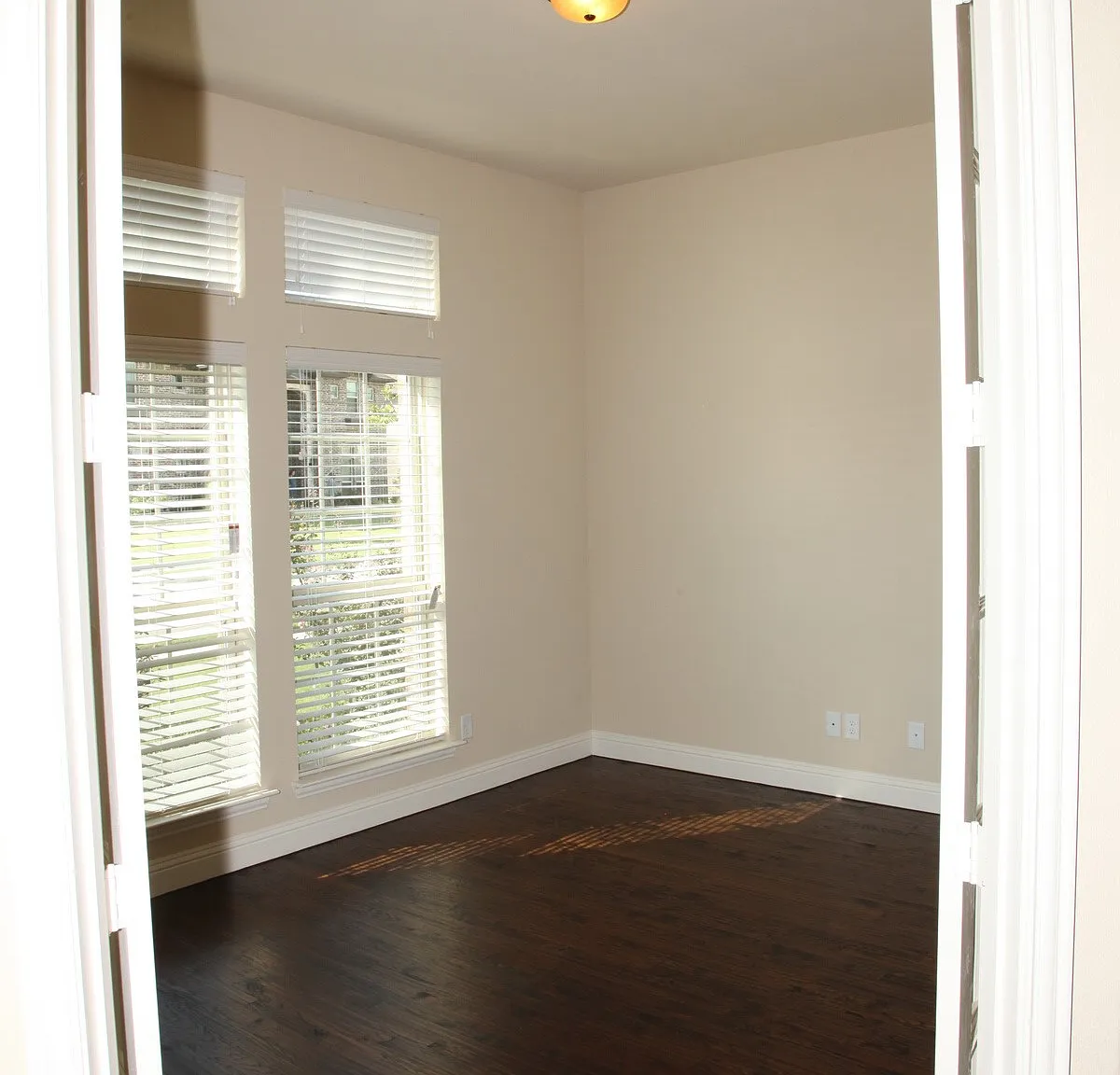 5 bed, 3888 sqft, $3,500 — Photo 2