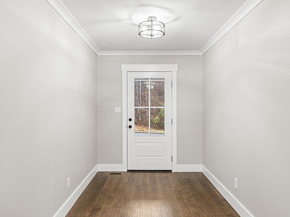 2nd image of 309 Shadows Lawn Dr
