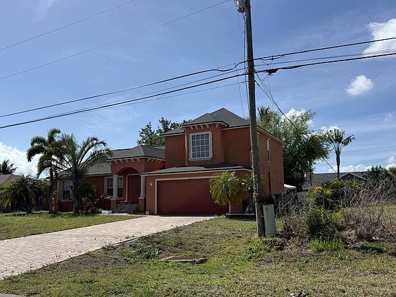 2nd image of 914 NE Van Loon Ln
