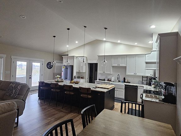5th image of 174 Bedford Way