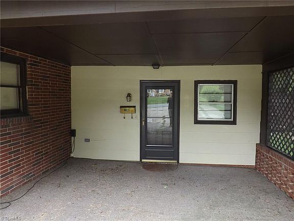4th image of 1231 Evans St