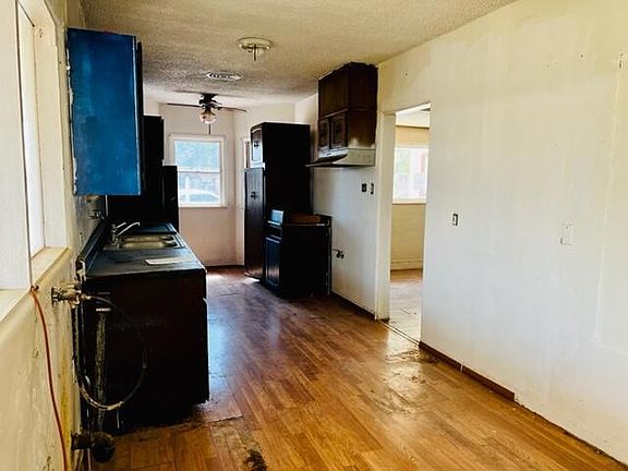 4th image of 325 N 1st St