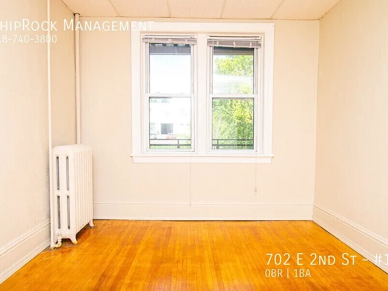 702 E 2nd St #17 — Photo 6
