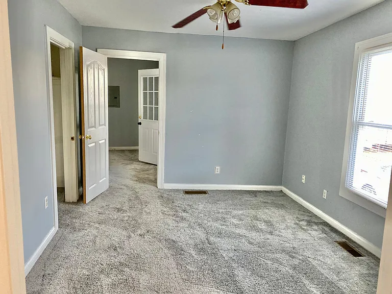 320 Thompson Dr — Photo 19